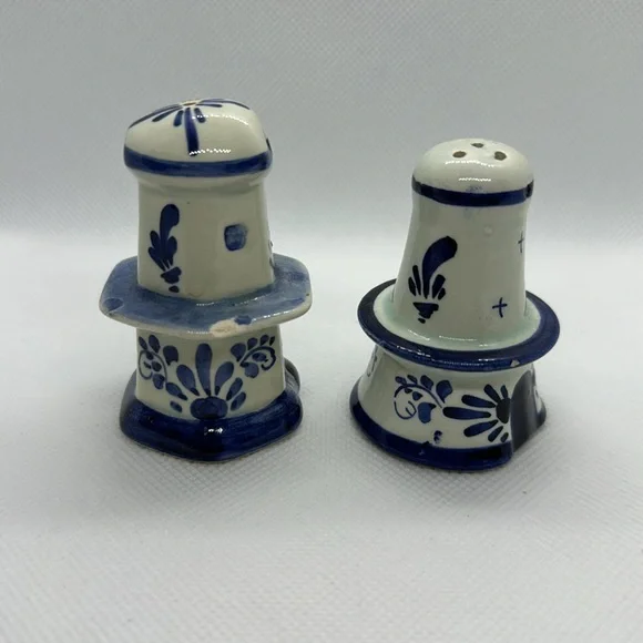🫟3/$25🫟 Vintage Delft Blue windmill salt and pepper shakers. - Picture 2 of 6